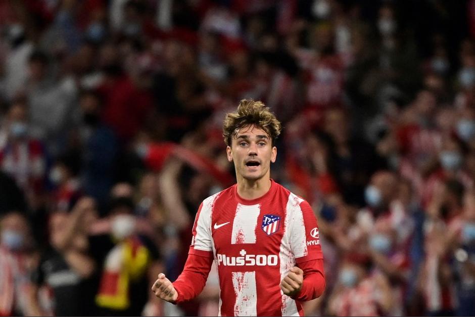 Griezmann sali&oacute; expulsado tras la dura entrada contra Filmino. (Foto: AFP)