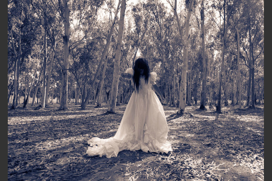 La mujer quiso asustar a varias personas, pero alguien no toler&oacute; la broma y le dispar&oacute; a la joven. (Foto: Muy Historia)