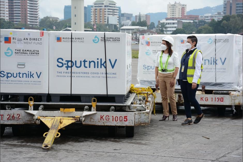 Llegan al país 700 mil dosis de la vacuna Sputnik V del primer componente. (Foto: Ministerio de Salud)