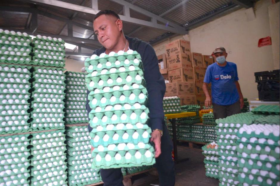 Víctor Manuel Salas Pérez espera reiniciar su labor en la venta de huevos. la PNC aún no le entrega de vuelta su vehículo. (Foto: Wilder López/Soy502)