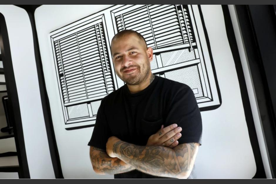 Joshua Vides, de origen guatemalteco, empez&oacute; su adolescencia pintando grafitis y ahora dise&ntilde;a para varias empresas importantes como Mercedes-Benz. (Foto: Los Angeles Times)