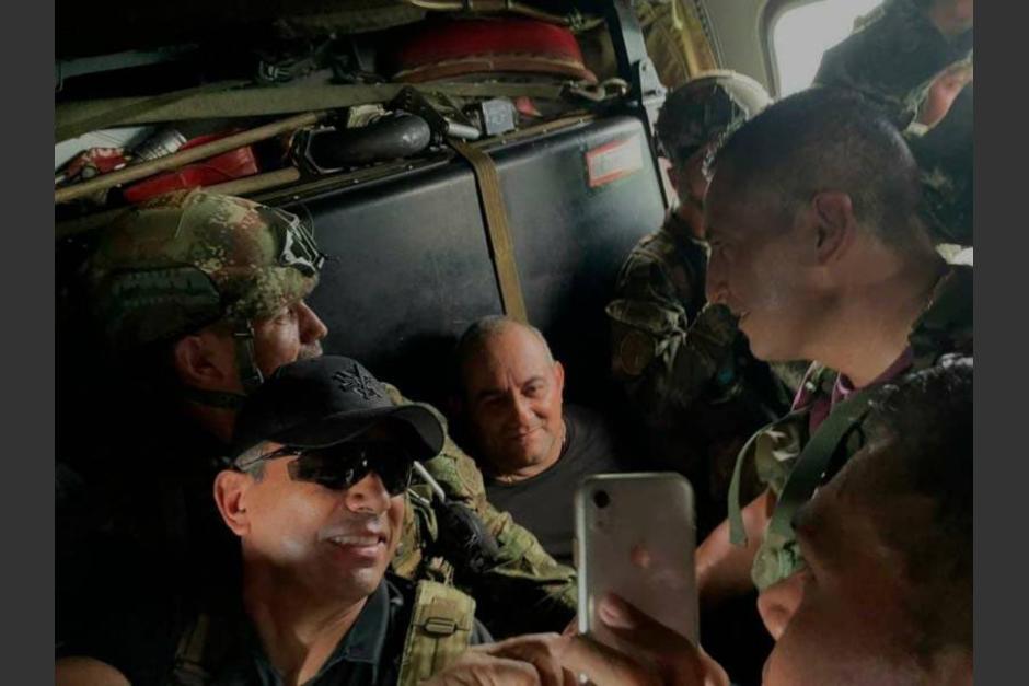 Captores de&nbsp;Dairo Antonio &Uacute;suga, alias "Otoniel", aprovecharon para sacarse selfies con el narcotraficante colombiano m&aacute;s buscado. (Foto: El Colombiano)