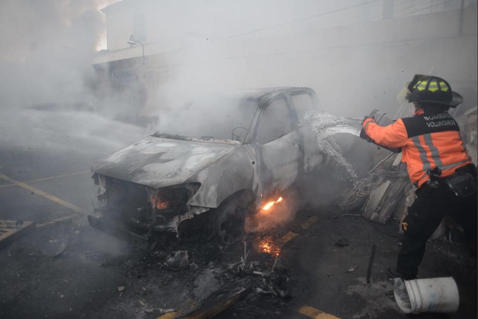 Veteranos del Ejército quemaron cinco vehículos y varias oficinas del Congreso en una manifestación que se salió de control el 19 de octubre. (Foto: Archivo/Soy502)