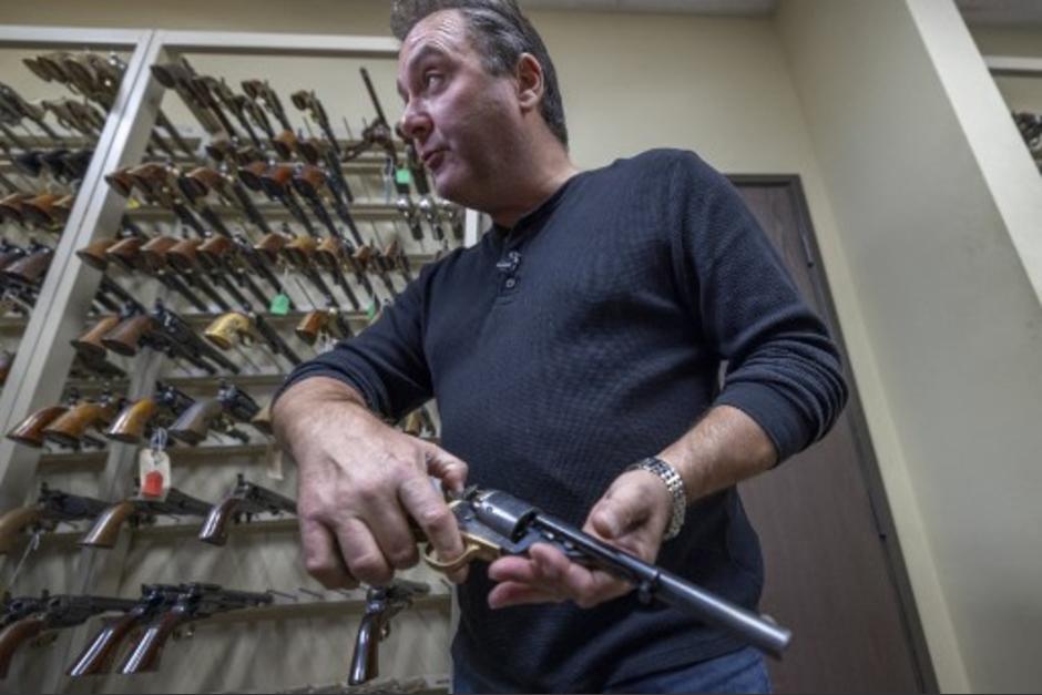 Guillaume Delouche es experto en armas para cine desde hace 30 a&ntilde;os. (Foto: AFP)