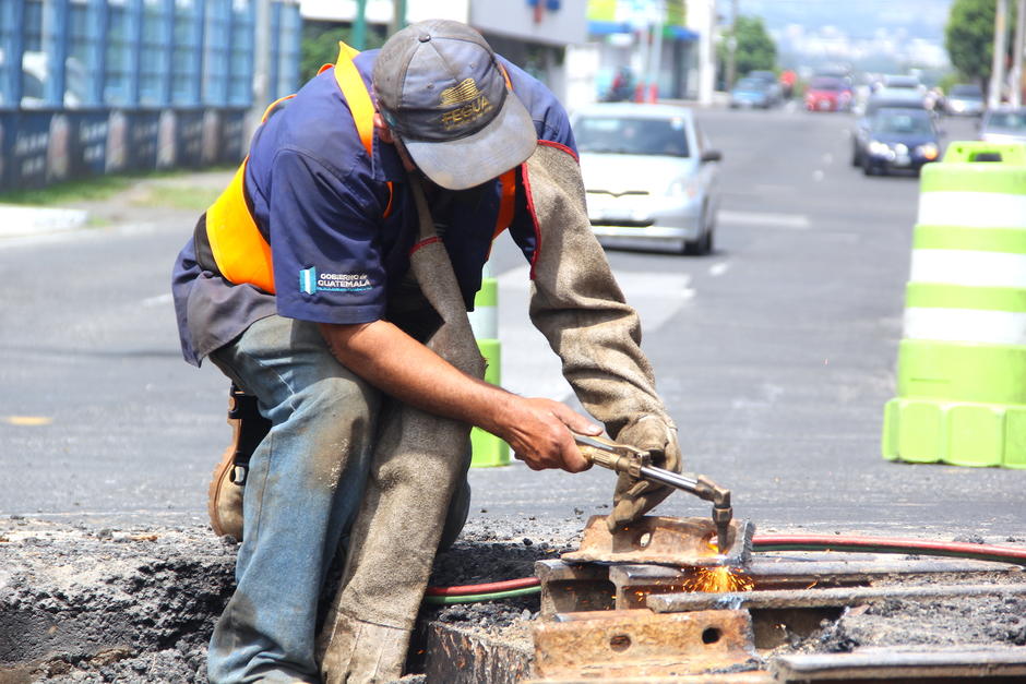 Los trabajos en la conexión de zona 12 a zona 13 se encuentran temporalmente cerrados. (Foto: Fredy Hernández/Soy502)