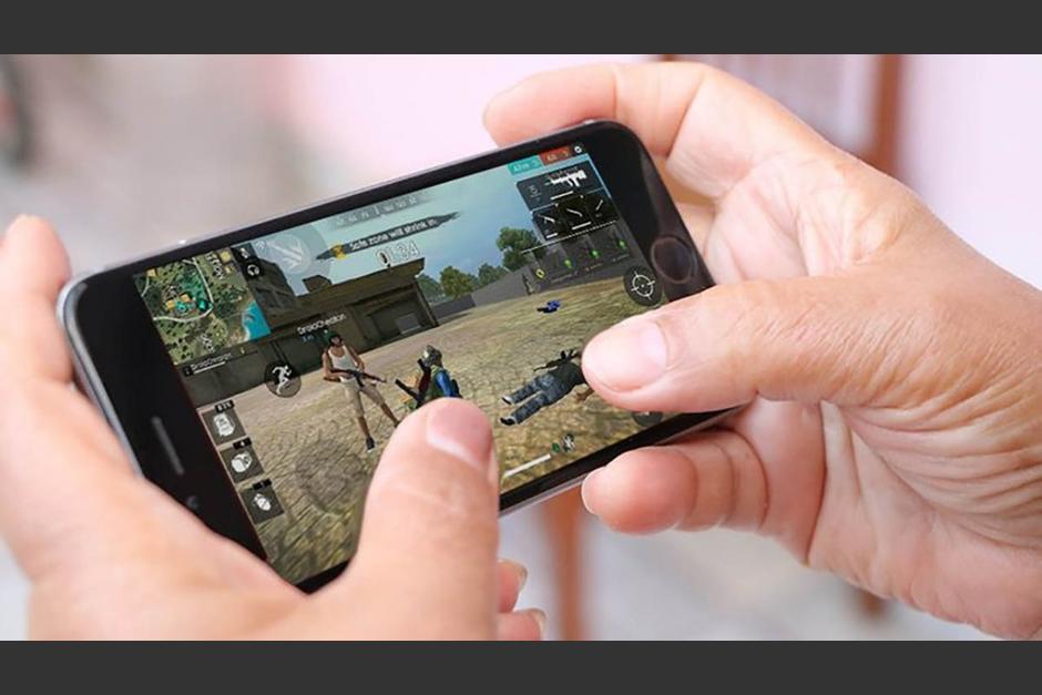 El joven fue inmovilizado, aparentemente por jugar excesivamente Free Fire. (Foto: Cultura Geek)