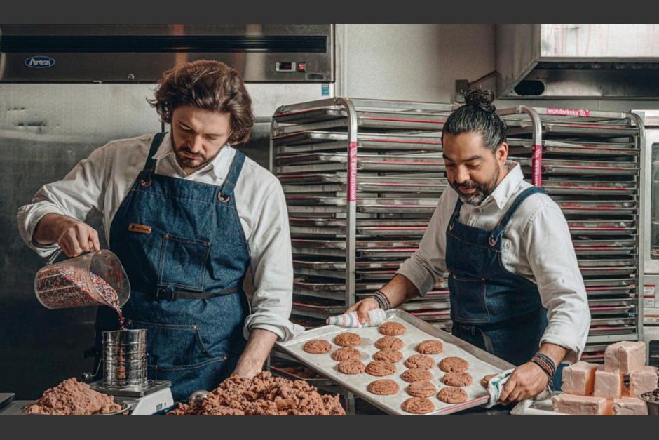 Los guatemaltecos Hans Schrei y Luis Gramajo son los fundadores de la exitosa empresa Wunderkeks que ha conseguido vender millones de galletas. (Foto: Instagram)