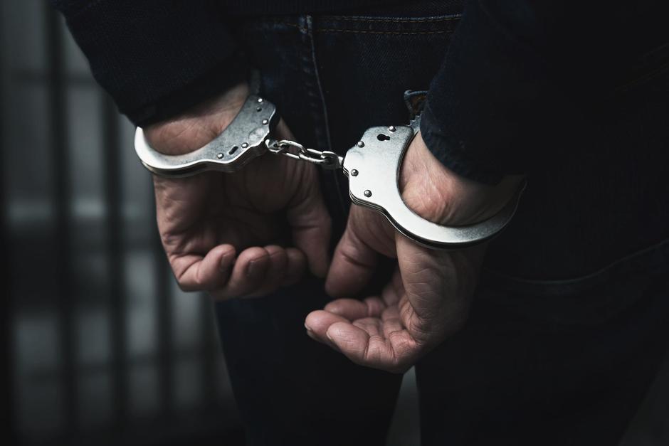 Un hombre, actualmente bajo arresto domiciliario en Italia, se presentó en una comisaría para solicitar ser encarcelado. (Foto Shutterstock)&nbsp;