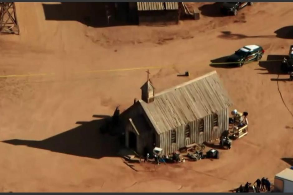 La llamada al 911 luego de que Alec Baldwin disparar&aacute; a Halyna sali&oacute; a la luz. (Foto: Captura de pantalla)