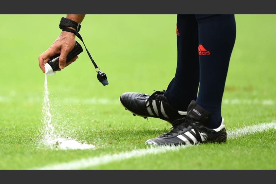 La FIFA viol&oacute; la patente al utilizar el Spray 9.15 sin permiso de su creador, Pablo Silva. (Foto: Ilustrativa Getty)