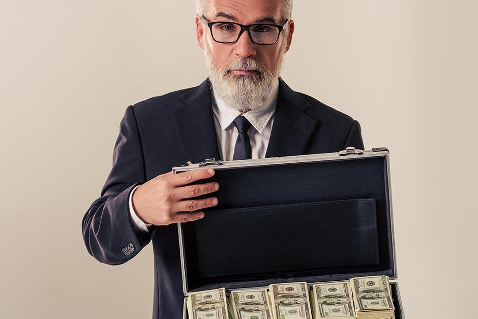 Un millonario sacó todo su dinero del banco, después que le solicitaron que utilizara correctamente su cubrebocas. (Foto:&nbsp;&nbsp;Shutterstock)