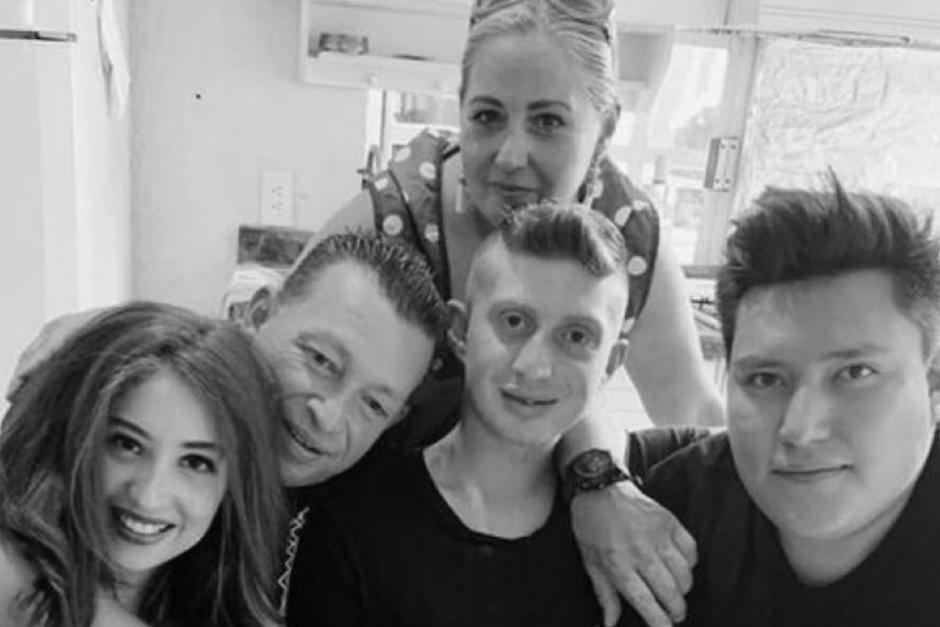 El pap&aacute; dio las primeras declaraciones a los medios. (Foto: ofciail)