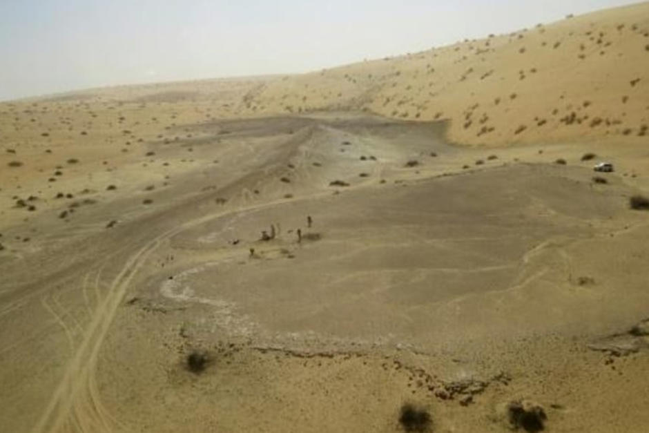 Foto de Palaeodeserts Project que muestra el yacimiento Jall Amayshan 4 en el norte de Arabia Saudita donde fueron halladas miles de herramientas de piedra de hasta 400.000 a&ntilde;os de antig&uuml;edad (Foto: AFP)&nbsp;
