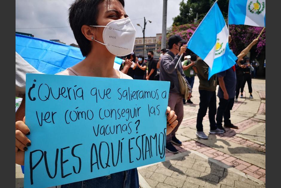 El presidente Alejandro Giammattei arremeti&oacute; contra los que manifiestan en su contra y exigen vacunas. (Foto: Archivo/Soy502)