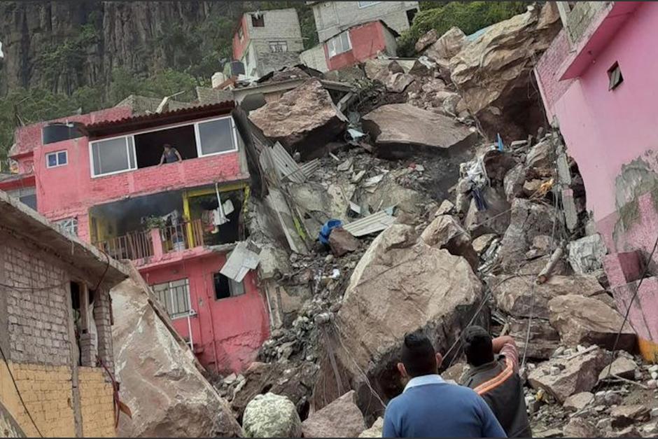 Diez viviendas quedaron bajo tierra, luego de un deslizamiento en México. (Foto: Lopez Dóriga)