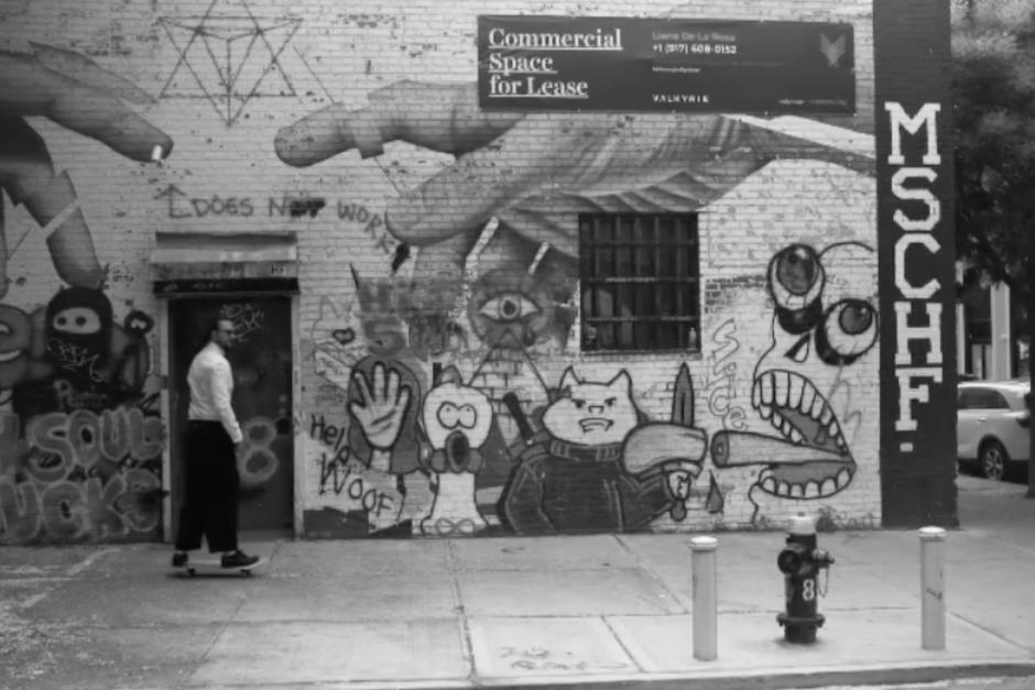 Ricardo Arjona usó de nuevo su patineta. (Foto: Instagram)