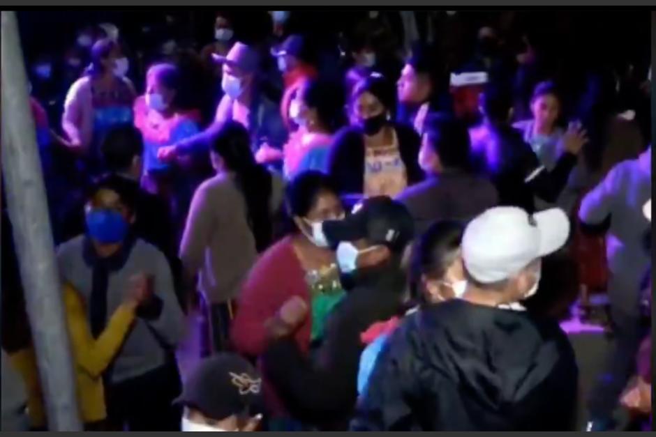 Los festejos en Quich&eacute; est&aacute;n imparables desde hace una semana, sin considerar las medidas de prevenci&oacute;n por el Covid-19. (Foto: captura de pantalla)