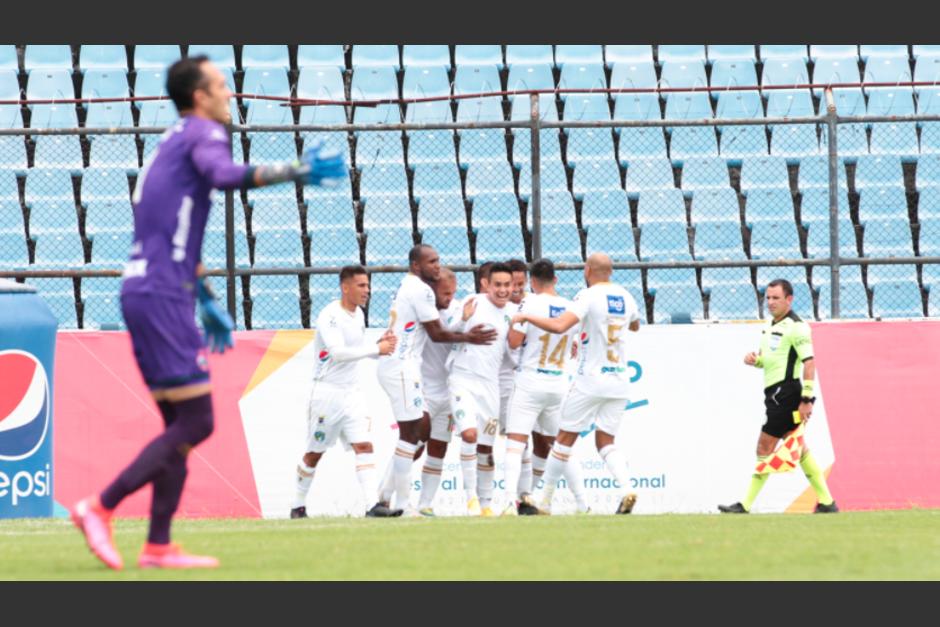 Los albos lograron la victoria frente a Municipal con anotaciones de &Oacute;scar Santis y Andr&eacute;s Lezcano. (Foto: Cortes&iacute;a/ Comunicaciones)