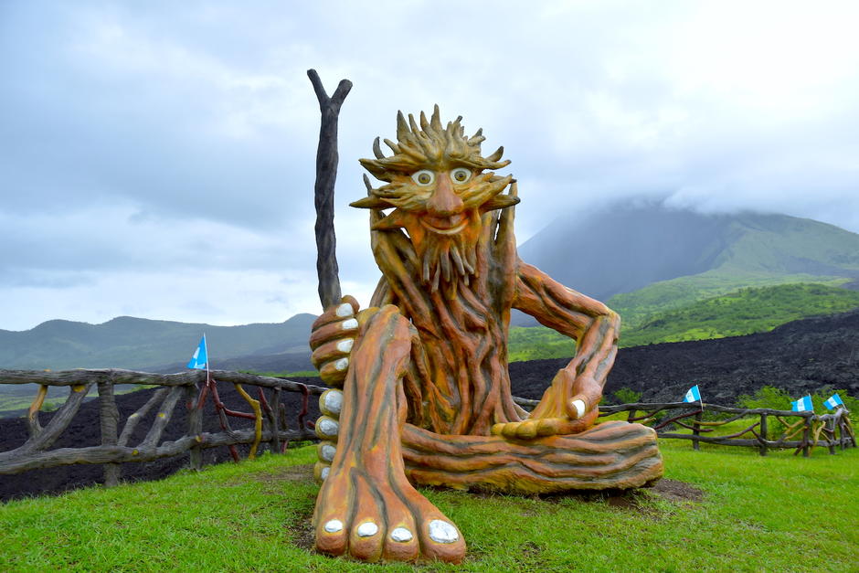 El Abuelo es uno de los nuevos Guardianes de la Naturaleza en finca El Amate. (Foto: Fredy Hern&aacute;ndez/Soy502)