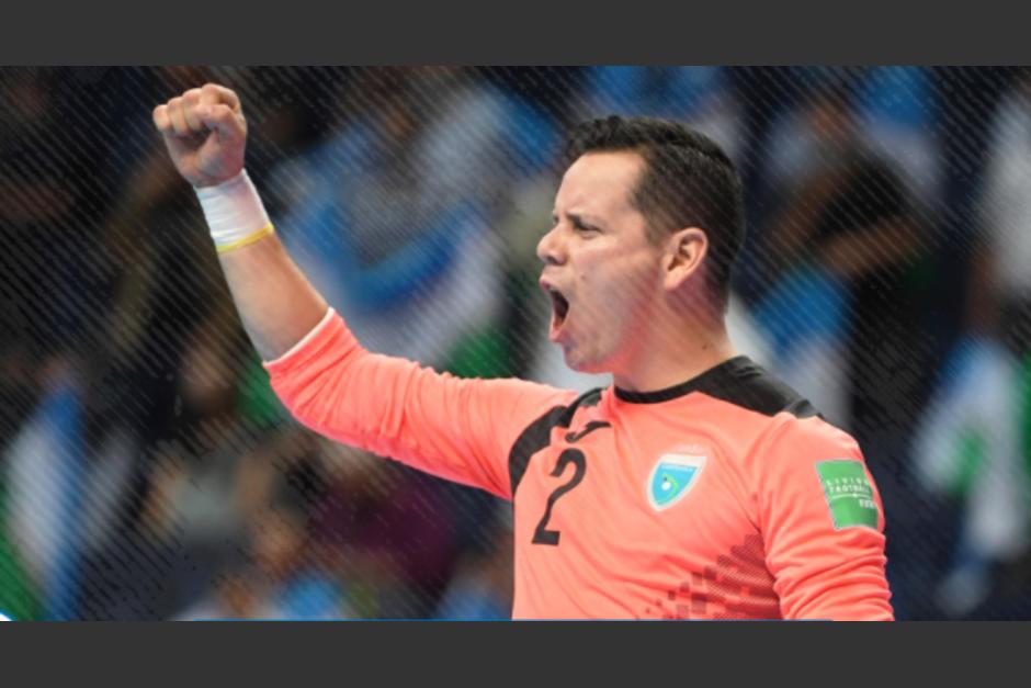 El portero de la&nbsp;Selecci&oacute;n de Futsal de Guatemala lleva con &eacute;l un pach&oacute;n que le obsequi&oacute; su hija y que es su amuleto. (Foto: FEDEFUT)