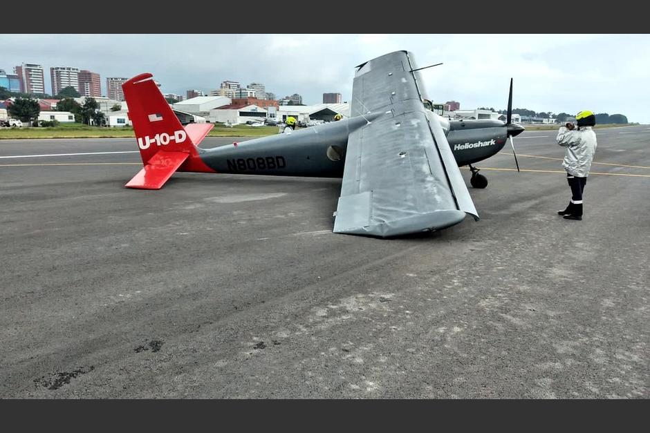 Una avioneta sufrió un accidente en el Aeropuerto Internacional La Aurora. (Foto: Twitter/Francis Argueta)