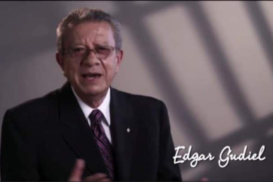 Edgar Gudiel pidió en 2011 al entonces alcalde Álvaro Arzú que se retirara de la contienda electoral y pidió votos para Alejandro Sinibaldi. (Foto: Captura pantalla)&nbsp;