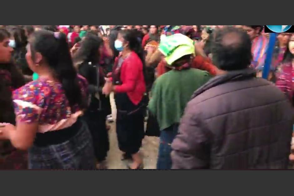 Pobladores de Cajol&aacute; disfrutaron bailes y m&uacute;sica en vivo el Bicentenario. (Foto: captura de pantalla)