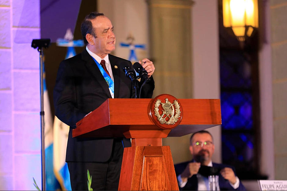 El presidente Alejandro Giammattei durante los actos de conmemoración del Bicentenario de Independencia. (Foto: SCSPR)&nbsp;