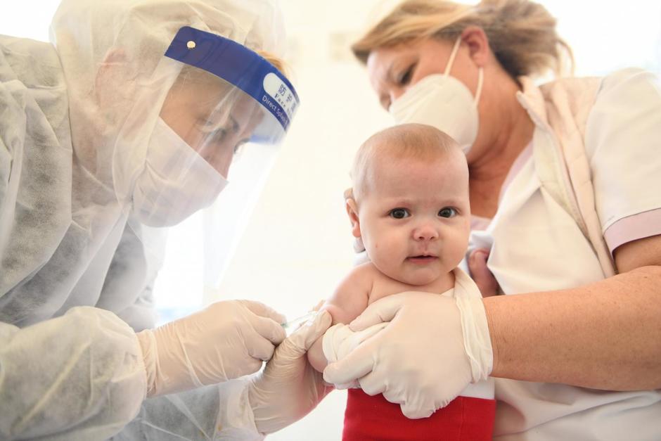 Pfizer quiere que su vacuna sea aplicada en menores de seis meses y cinco años para paliar la crisis sanitaria. (Foto: UNICEF)