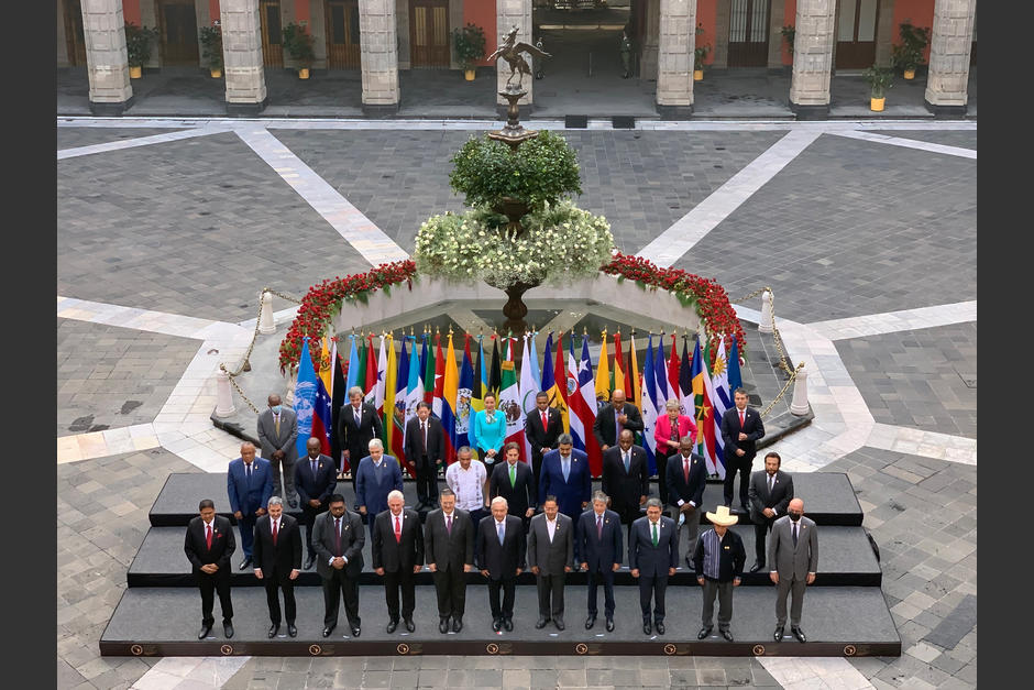 El mandatario viaj&oacute; el viernes a M&eacute;xico para la cumbre de Celac, sin embargo no estuvo en la foto oficial. (Foto: AMLO)&nbsp;