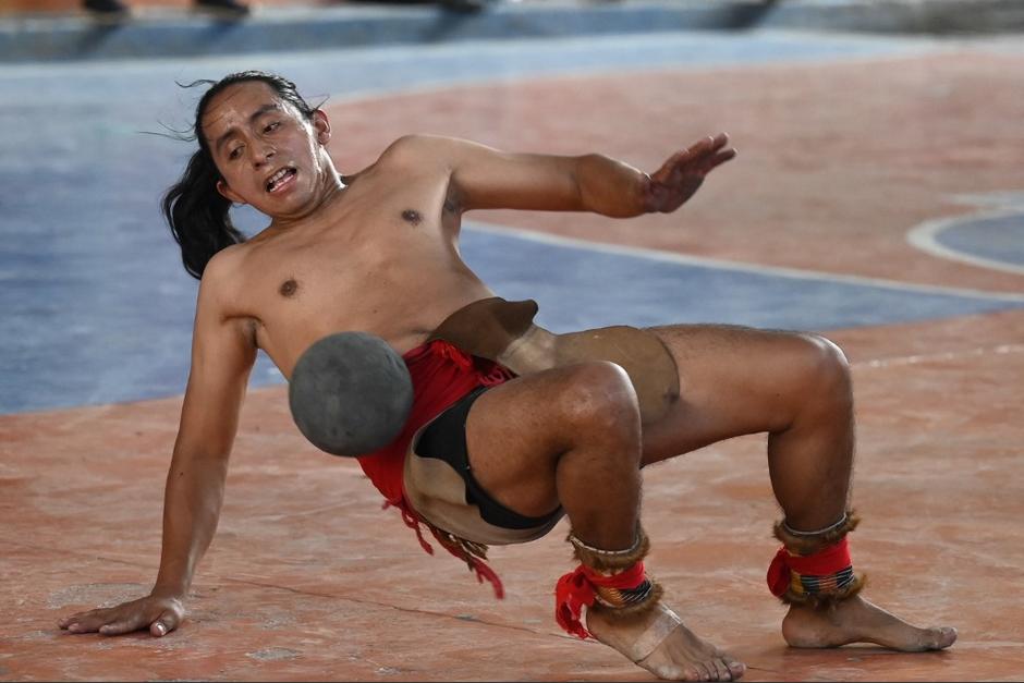 Guatemaltecos indígenas buscan un pase al torneo que se disputará en México.&nbsp; (Foto: AFP)