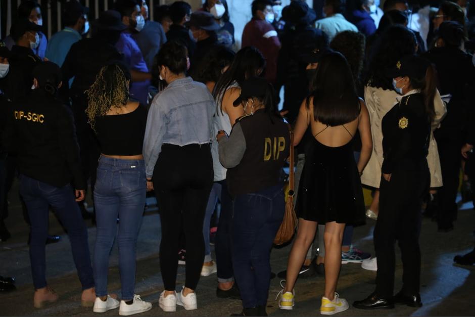 Los adolescentes fueron llevados a un juzgado de menores en conflicto con la ley penal. (Foto: PNC)&nbsp;