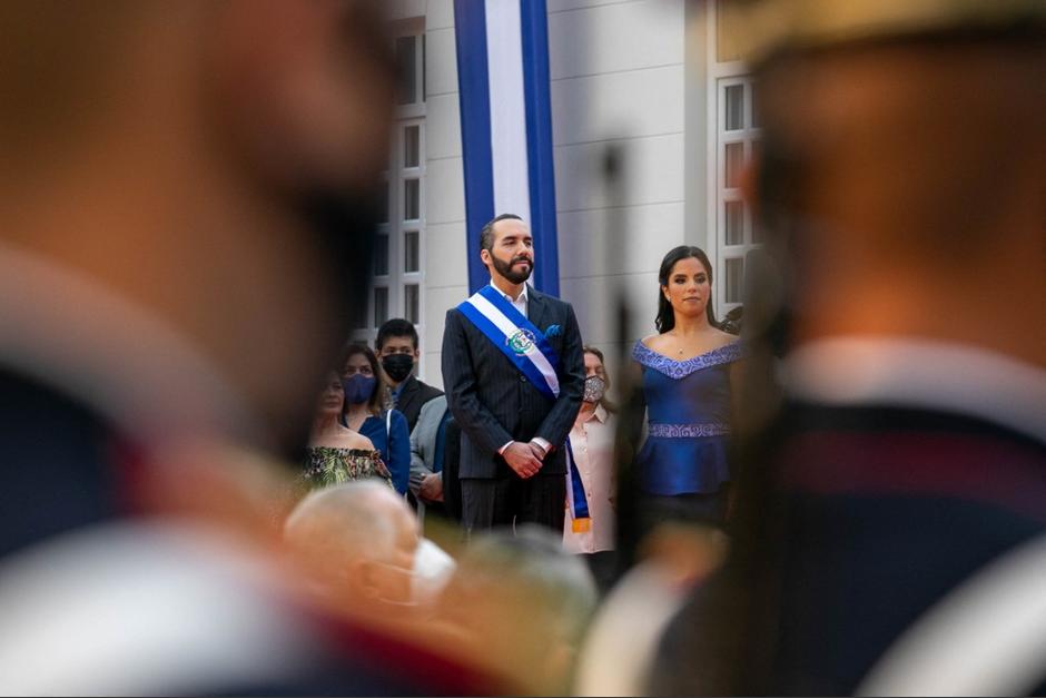 El presidente de El Salvador, Nayib&nbsp;Bukele, denunci&oacute; este domingo "actos de terrorismo" contra una unidad m&oacute;vil de atenci&oacute;n consular de El Salvador en EE. UU. (Foto: AFP)&nbsp;