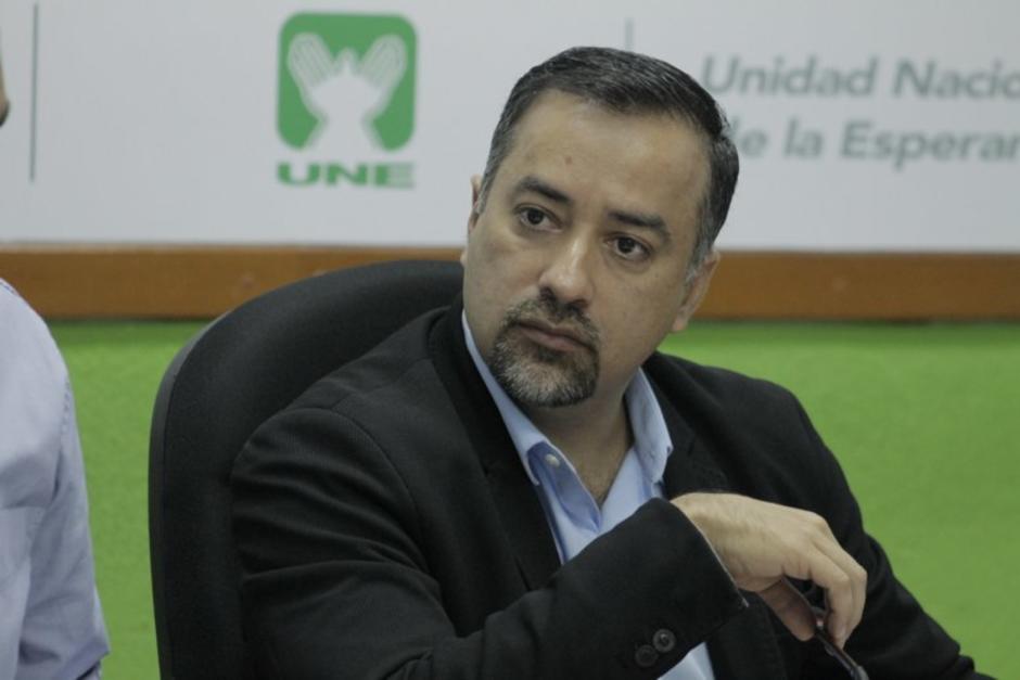 El diputado Jairo Flores empez&oacute; la interpelaci&oacute;n al ministro de Energ&iacute;a y Minas, Alberto Pimentel. (Foto: Archivo/Soy502)