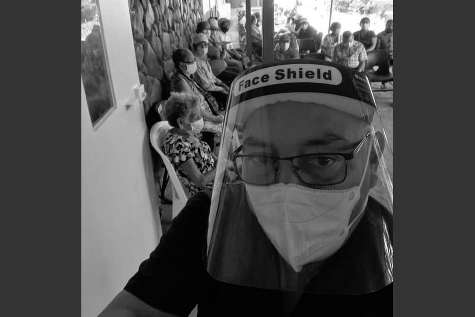 El m&eacute;dico de Patulul, Neil Ch&aacute;vez, muri&oacute; tras contagiarse de Covid-19 d&iacute;as atr&aacute;s. (Foto: Regi&oacute;n M&aacute;s Noticias)