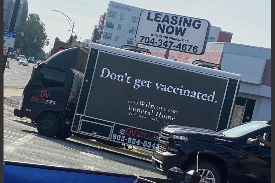 El cami&oacute;n f&uacute;nebre recorri&oacute; las principales calles de Carolina del Norte, Estados Unidos. (Foto: Twitter)