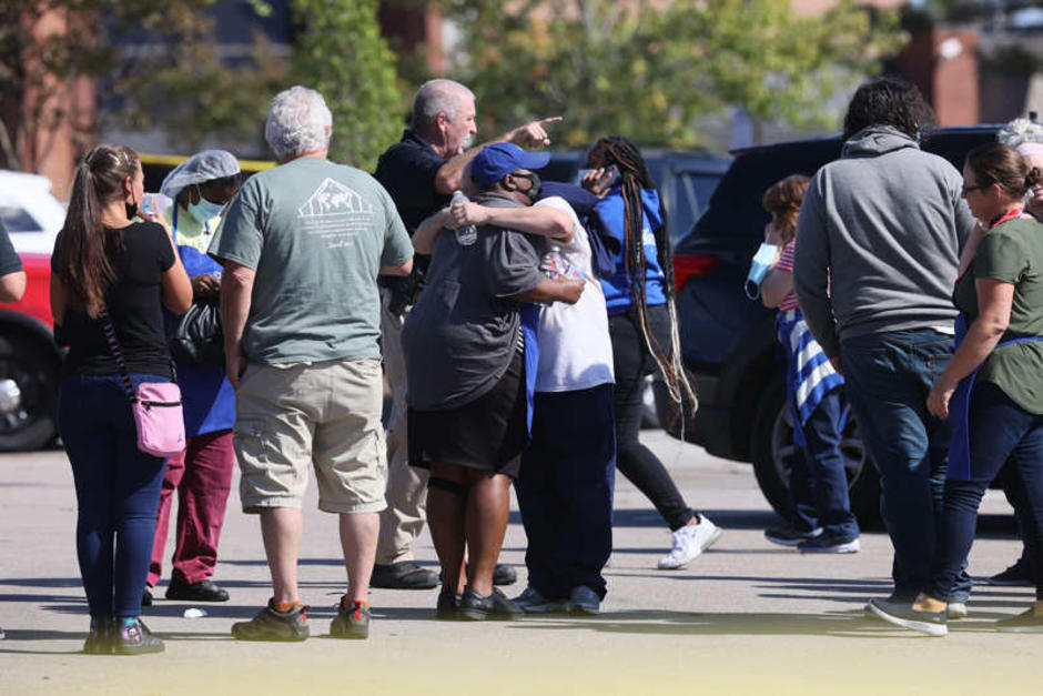 Varias personas que se encontraban en lugar lograron ponerse a salvo del atacante. (Foto: NBC News)