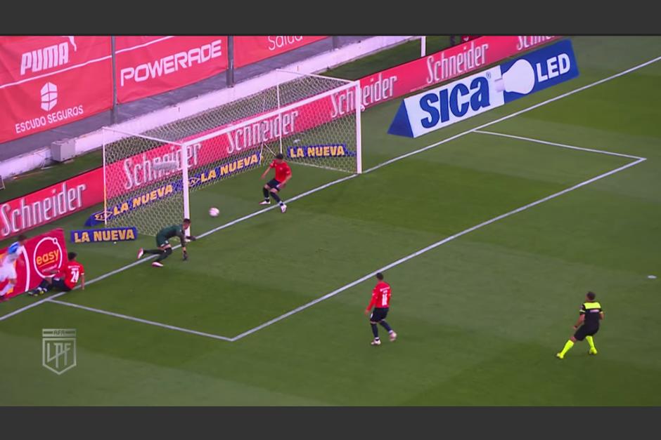 El error se produjo en el f&uacute;tbol argentino y fue el inicio de una goleada. (Captura Video)