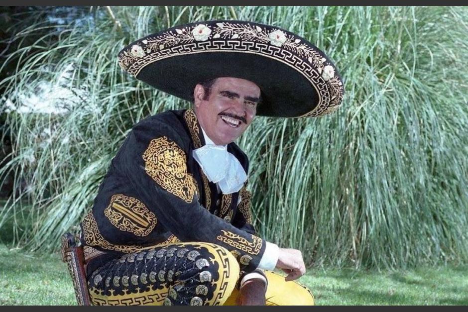 El cantante ranchero no repar&oacute; en demostrar su admiraci&oacute;n hacia su &iacute;dolo musical. (Foto: Reforma)