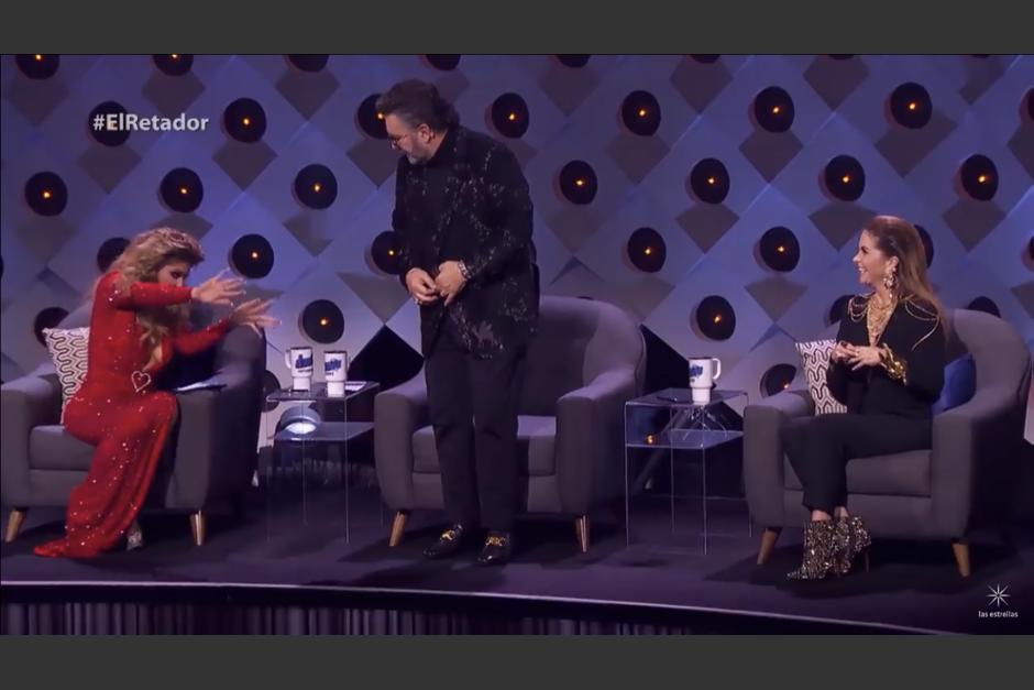 Itatí Cantoral y Consuelo Duval coqueteaban a Manuel Mijares durante el programa. (Captura Video)