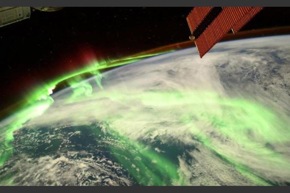 Las auroras boreales de color verde y rojo brillaron el espacio. (Foto: Thomas Pesquet)