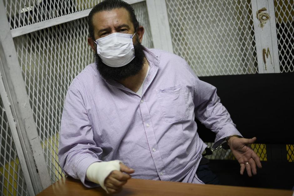 Otto G&oacute;mez en una carceleta del s&oacute;tano de Tribunales. (Foto: Wilder L&oacute;pez/Soy502)&nbsp;