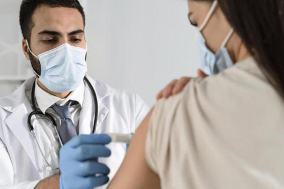 El refuerzo contra el covid será destinado a grupos específicos. (Foto: Freepik)