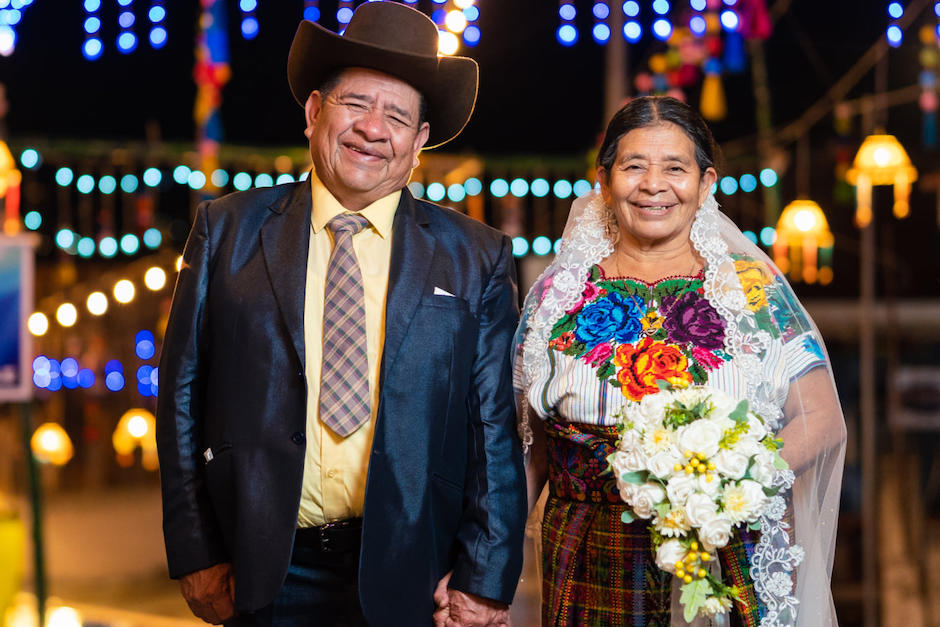 Las fotos de la pareja se hicieron virales en redes sociales. (Foto: Franklin Cholotío/Kincho Films)