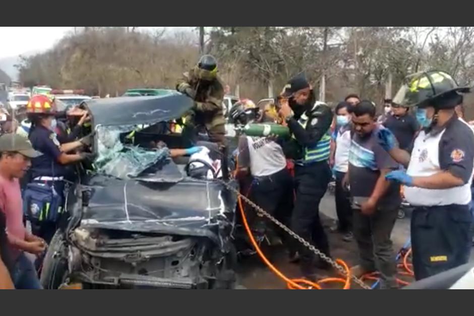 Los angustiosos momentos previos al rescate de un hombre que qued&oacute; atrapado entre los hierros retorcidos tras el accidente de tr&aacute;nsito en la Ruta 14. (Foto: captura de video)