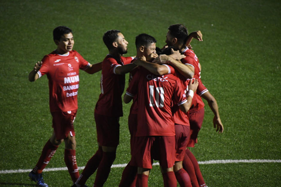 Malacateco gole&oacute; a Iztapa con dos penales y dos autogoles. (Foto Nuestro Diario)