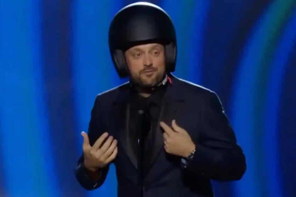 El comediante decidi&oacute; llevar protecci&oacute;n y hacer una broma de eso. (Foto: Grammy oficial)