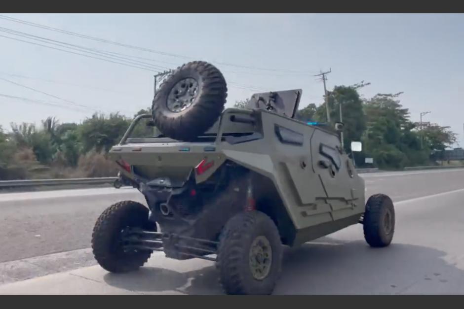 Bukele dota al ejército de vehículos blindados para frenar a las pandillas. (Foto: captura de pantalla)