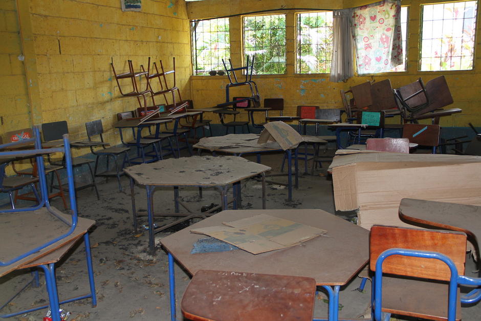 A nivel nacional, varias escuelas se encuentran completamente destruidas, pese a que algunas ya reactivaron las clases presenciales de manera h&iacute;brida. (Foto: Nuestro Diario)