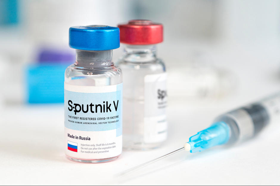 Las personas que recibieron el esquema completo con la marca Sputnik V, podr&aacute;n optar a una cuarta dosis. (Foto: Shutterstock)